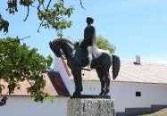 Kinizsi Pál lovas szobra Nagyvázsony