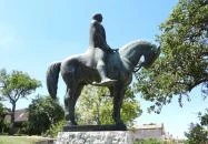 Kinizsi Pál lovas szobra Nagyvázsony