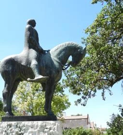 Kinizsi Pál lovas szobra