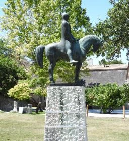 Kinizsi Pál lovas szobra