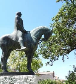 Kinizsi Pál lovas szobra