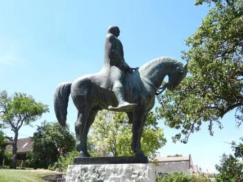 Kinizsi Pál lovas szobra Nagyvázsony