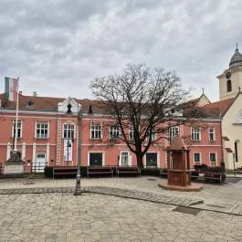 Királyok kútja Vasvár - Külső kép