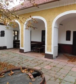 Kis-Korona Vendéglő & Panzió