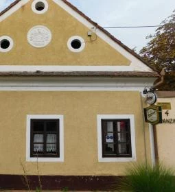 Kis-Korona Vendéglő & Panzió