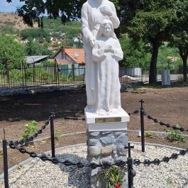 Kisboldogasszony szobor Gyöngyöspata - Külső kép