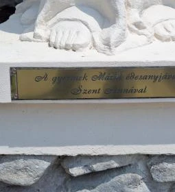 Kisboldogasszony szobor