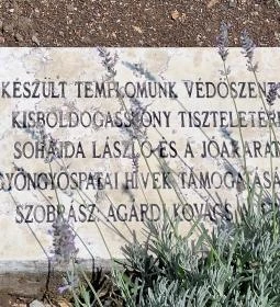 Kisboldogasszony szobor