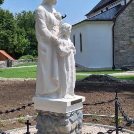 Kisboldogasszony szobor Gyöngyöspata - Külső kép