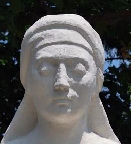 Kisboldogasszony szobor