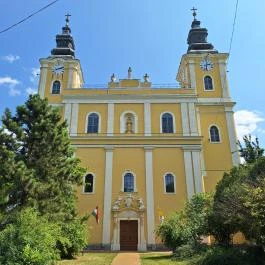 Kisboldogasszony-templom Jászapáti - Külső kép