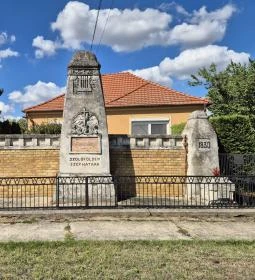 525. legjobb látnivaló: Kisfaludy-emlékmű