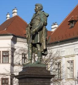 Kisfaludy Károly szobor