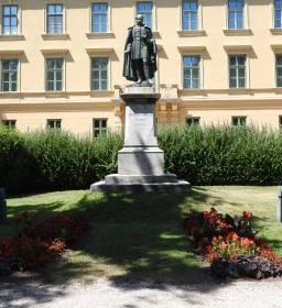 24. legjobb látnivaló: Kisfaludy Sándor szobra