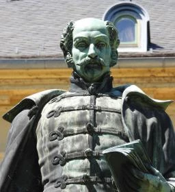 Kisfaludy Sándor szobra