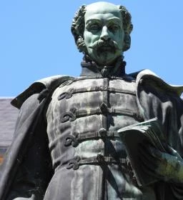 Kisfaludy Sándor szobra