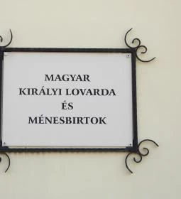 Kiskastély, Magyar Királyi Lovarda