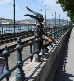 Kiskirálylány szobor