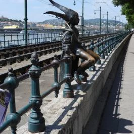 Kiskirálylány szobor Budapest - Egyéb