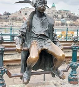 Kiskirálylány szobor