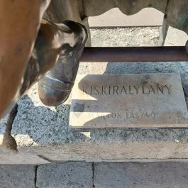 Kiskirálylány szobor Budapest - Egyéb