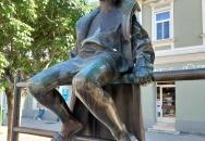 Kiskirálylány szobra Tapolca