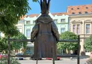 Kiskirálylány szobra Tapolca