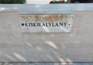 Kiskirálylány szobra Tapolca