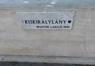 Kiskirálylány szobra Tapolca