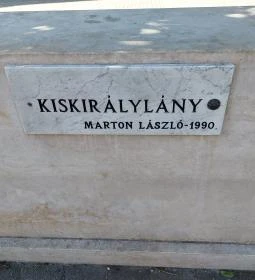 Kiskirálylány szobra