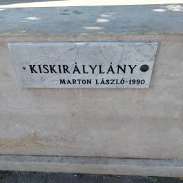 Kiskirálylány szobra Tapolca - Egyéb