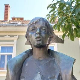 Kiskirálylány szobra Tapolca - Egyéb