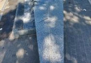 Kislány papírhajóval szobor Hajdúszoboszló