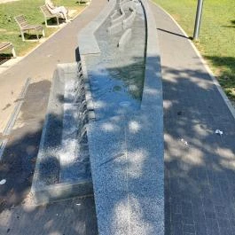 Kislány papírhajóval szobor Hajdúszoboszló - Egyéb