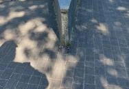 Kislány papírhajóval szobor Hajdúszoboszló