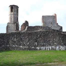 Kisnánai Várrom és Népi Műemlék, Kisnána - Külső kép