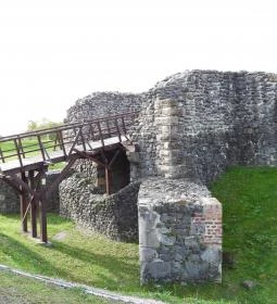 Kisnánai Várrom és Népi Műemlék