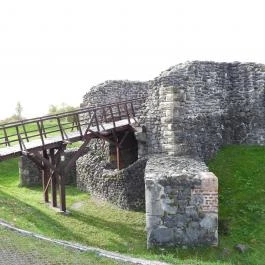 Kisnánai Várrom és Népi Műemlék, Kisnána - Külső kép