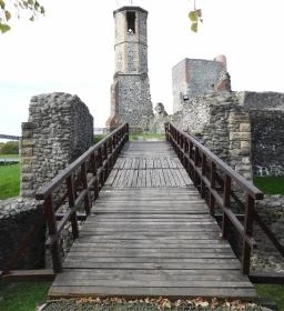 Kisnánai Várrom és Népi Műemlék