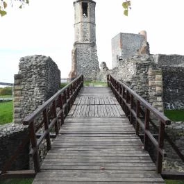 Kisnánai Várrom és Népi Műemlék, Kisnána - Külső kép