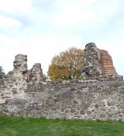 Kisnánai Várrom és Népi Műemlék