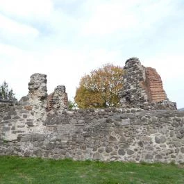 Kisnánai Várrom és Népi Műemlék, Kisnána - Külső kép