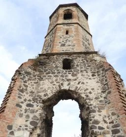 Kisnánai Várrom és Népi Műemlék