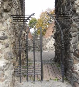 Kisnánai Várrom és Népi Műemlék