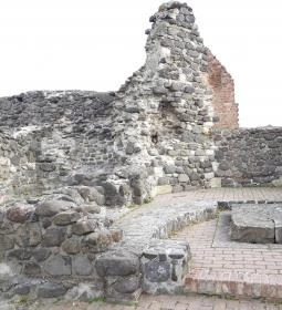 Kisnánai Várrom és Népi Műemlék