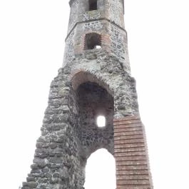 Kisnánai Várrom és Népi Műemlék, Kisnána - Külső kép