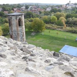 Kisnánai Várrom és Népi Műemlék, Kisnána - Külső kép