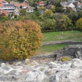Kisnánai Várrom és Népi Műemlék, Kisnána - Külső kép