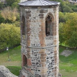 Kisnánai Várrom és Népi Műemlék, Kisnána - Külső kép