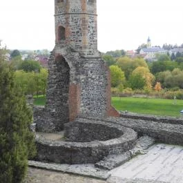 Kisnánai Várrom és Népi Műemlék, Kisnána - Külső kép